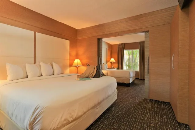 غرفة بسرير كوين بغرفتي نوم، The Garden Hotel and Resort 1/9