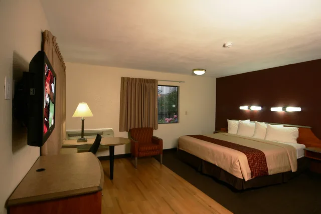 جناح بسرير كينج وسرير كوين، Red Roof Inn San Dimas - Fairplex 8/10