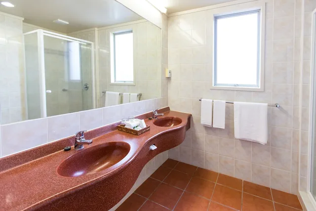 جناح بسرير كينج بغرفة نوم واحدة، Arawa Park Hotel Rotorua 4/6