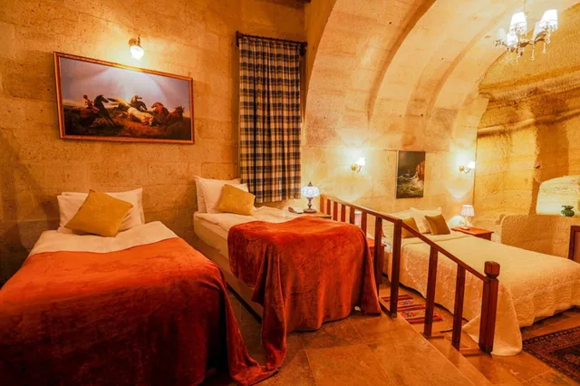 غرفة عائلية بحمام خاص، Sinasos Palace Cave Hotel 2/2