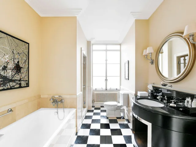 جناح جونيور بسرير كينج، The Savoy Hotel 10/10