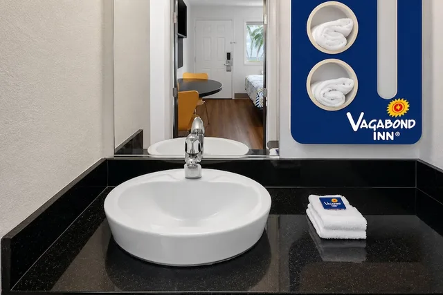 غرفة قياسية بسرير مزدوج، Motel6 Camarillo, CA 8/10