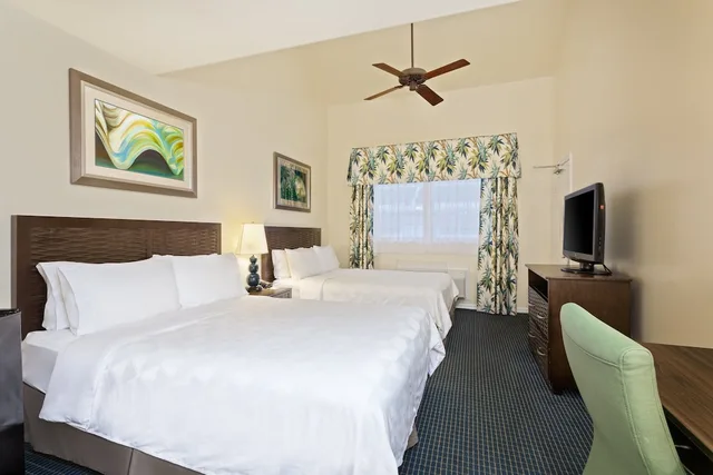 غرفة قياسية بسريرين كوين بإطلالة على الفناء، Holiday Inn & Suites Clearwater Beach S-harbourside 4/5