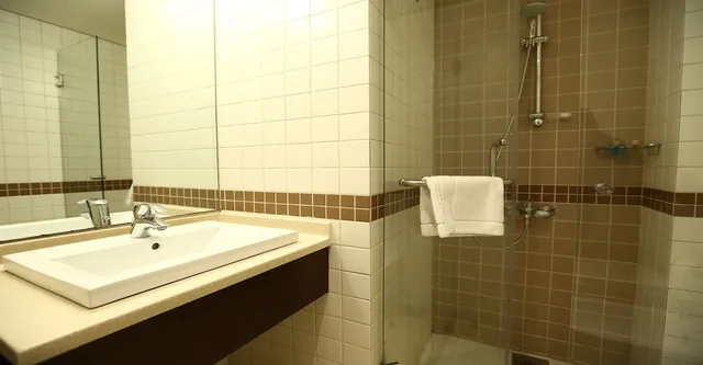 Parisian, Suite, Twin Beds, Kitchenette, The Parisian Plaza 3/3