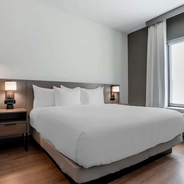 غرفة بسرير كينج بحوض استحمام لذوي الإعاقة، Comfort Inn & Suites Panama City Beach - Pier Park Area 2/5
