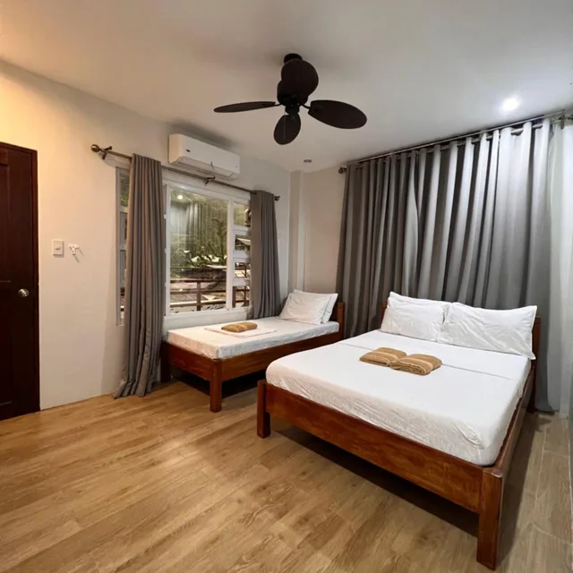 Room, Triple, Street View, Balcony، Rosanna's Pension 3/10