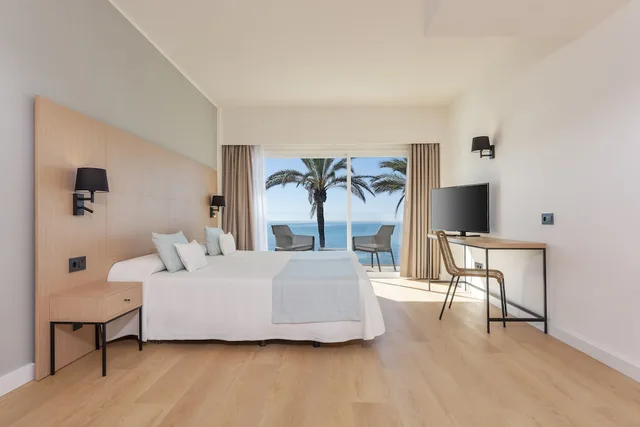 جناح جونيور بسريرين منفصلين بإطلالة على البحر بشرفة، HSM Golden Playa 1/2