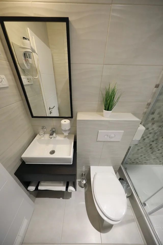غرفة قياسية بسرير كوين بحمام خاص، Downtown Boutique Hostel 3/5