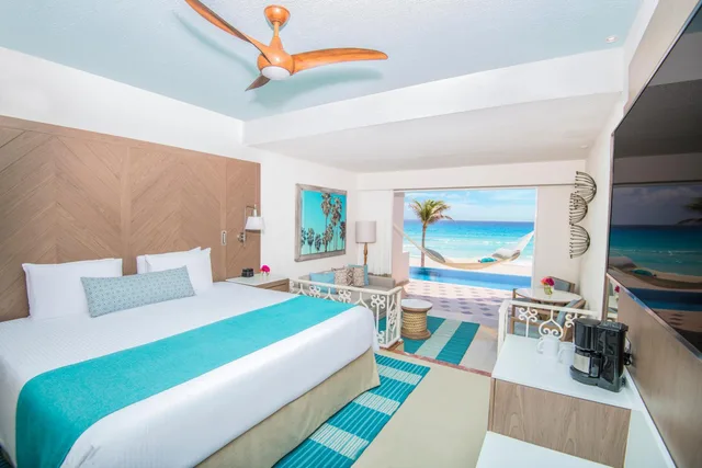 Swim Up, Infinity, Junior Suite, King Bed, Beach Front, Sunscape Cancun - All-Inclusive Resort 1/2
