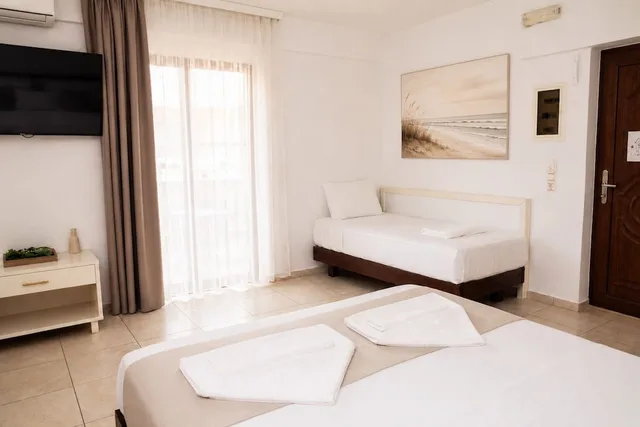 غرفة سوبيريور بسرير مزدوج مع أريكة، ST. CONSTANTIN SEA HOTEL AND SPA RESORT 6/10