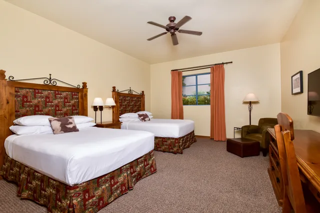 Deluxe, Queen Bed, Lodge On The Desert 2/2