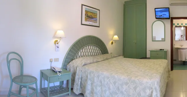 غرفة قياسية بسرير مزدوج مع سرير إضافي، Hotel Montemerlo 2/4