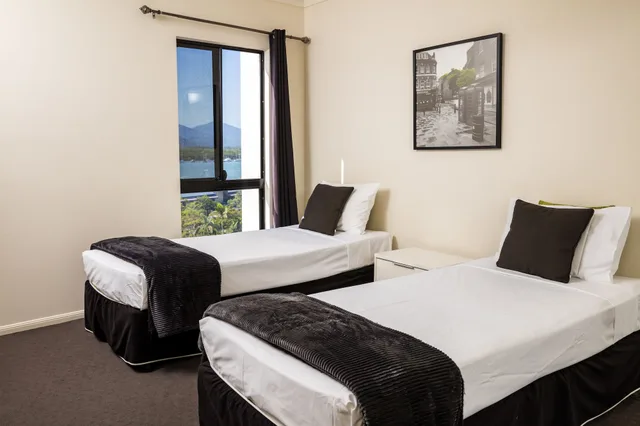 2 Bedrooms, Apartment, Queen and Twin Beds, Water View، Jack Newell Holiday Apartments 3/10