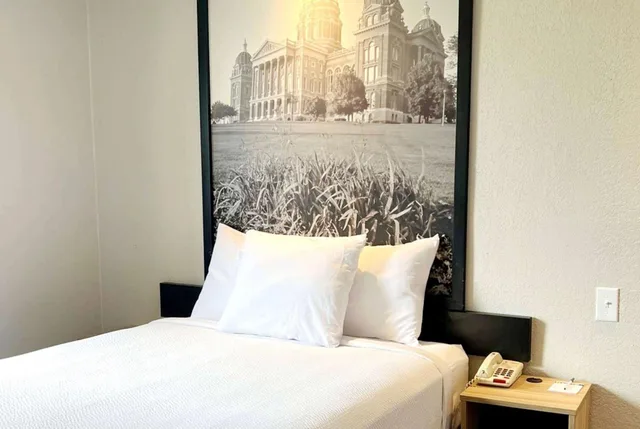 غرفة بسرير كوين لذوي الإعاقة، Super 8 by Wyndham Cedar Rapids 2/4