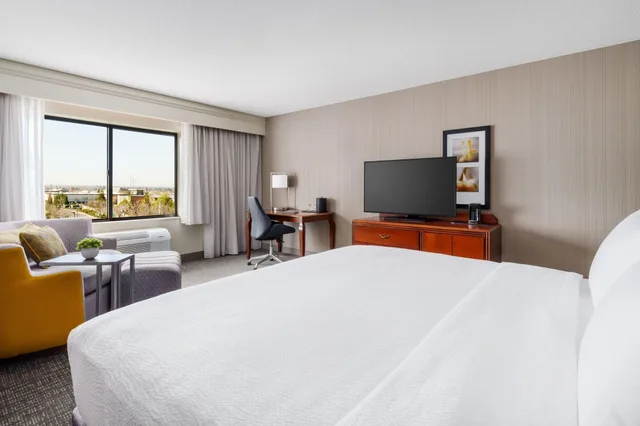 غرفة بسرير مزدوج لذوي الإعاقة، Courtyard by Marriott Roseville Galleria Mall/Creekside Ridge Drive 3/5