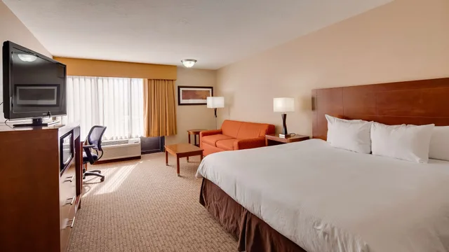 غرفة قياسية بسرير كينج، Best Western Cottontree Inn 1/7
