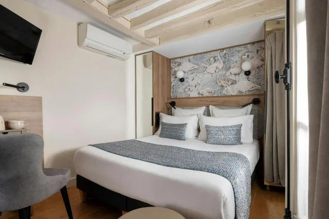 غرفة متصلة عائلية بـ3 غرف نوم، Hotel Theoreme 1/2