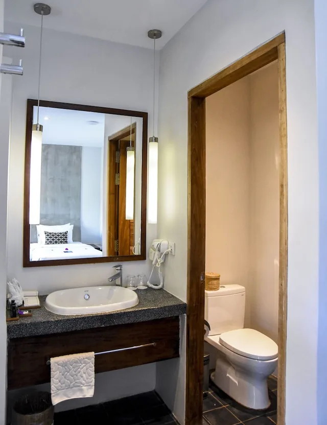 غرفة سوبيريور بسريرين منفصلين بشرفة مع أريكة، Hillocks Hotel Spa 4/4