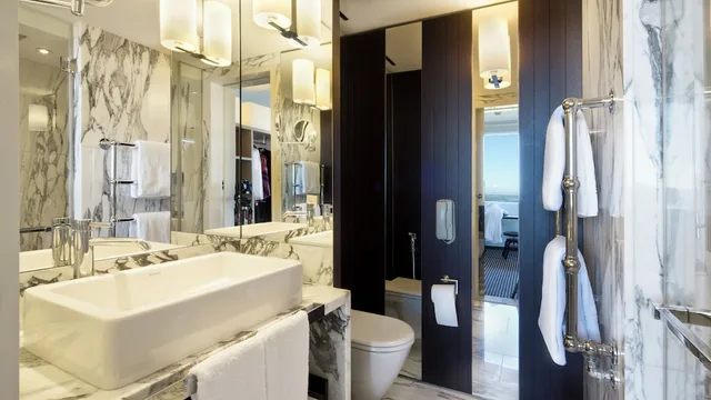 جناح جونيور بسرير كينج، INTERCONTINENTAL GENEVA 3/5