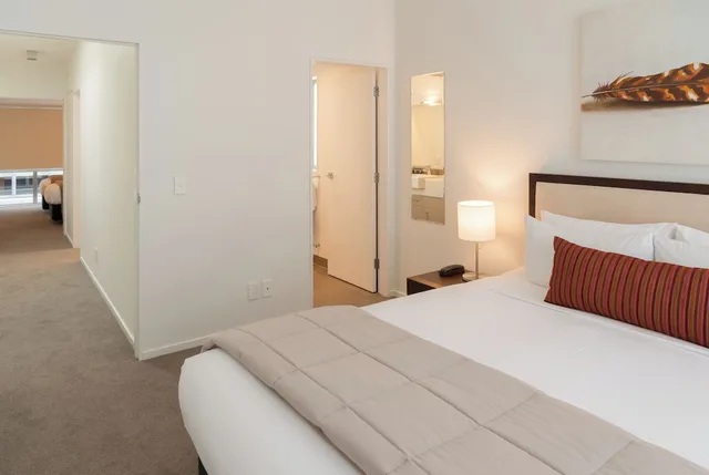 2 Bedrooms, Executive, Town House, King and Queen Bed، Boulcott Suites 1/10