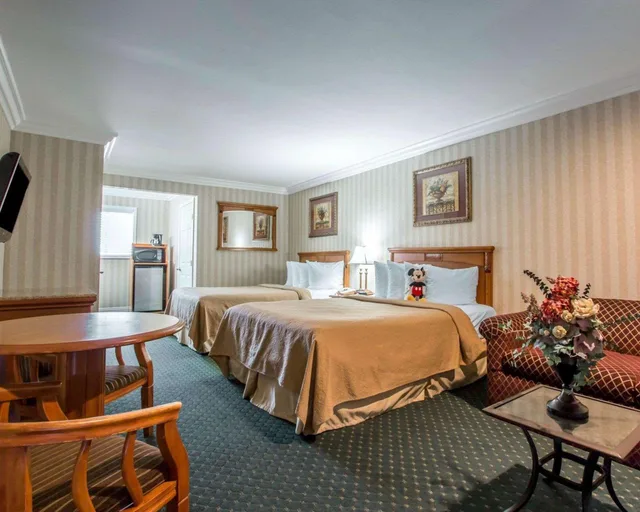 جناح بسريرين كوين، Quality Inn Suites Anaheim Maingate 2/4