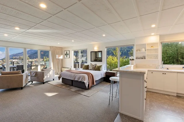 Luxury, Studio, Twin Beds, Lake View, Queenstown House Boutique Bed and Breakfast and Apartments 2/4