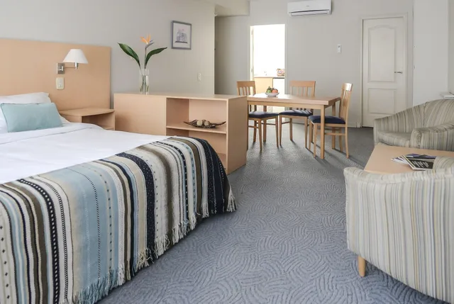 جناح بسرير مزدوج، Portal Plaza Suites 2/3