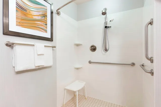 غرفة بسرير كينج مع أريكة، Courtyard Kalamazoo Portage 3/4