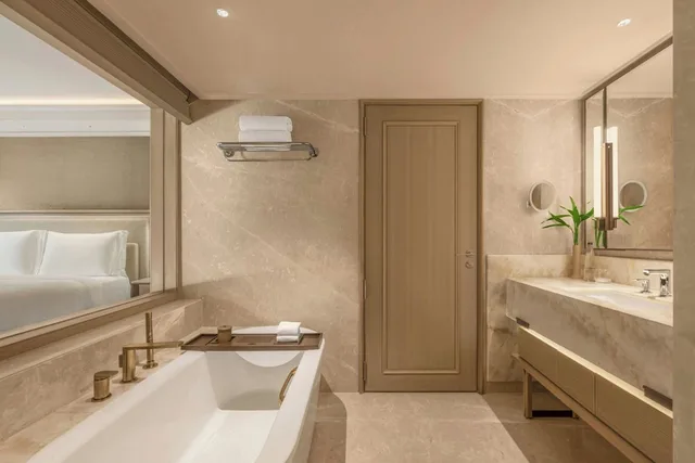 1 Bedroom, Suite, King Bed, Lagoon View، The St. Regis Goa Resort 3/5