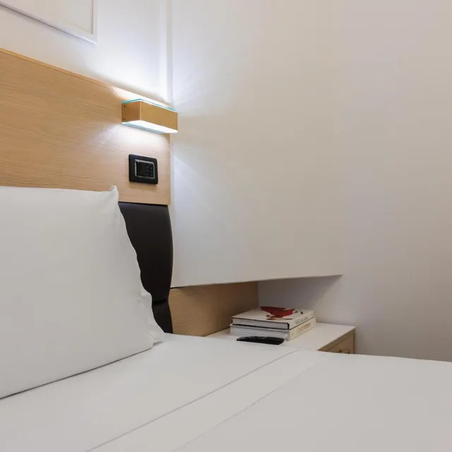 غرفة مفردة، Hotel Globus 4/11