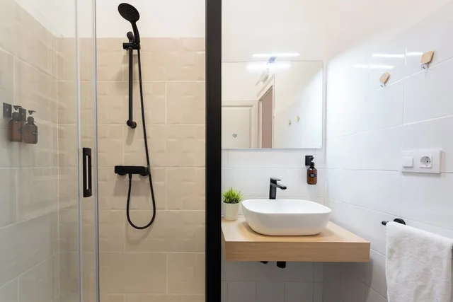 غرفة كومفورت بسرير كينج بحمام مشترك، Hostal Siscinc - Adults Only 7/8