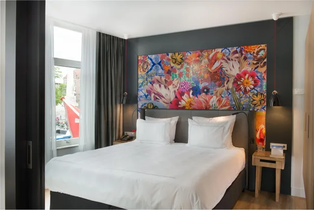 Signature City View Suite, Swissotel Amsterdam 2/11