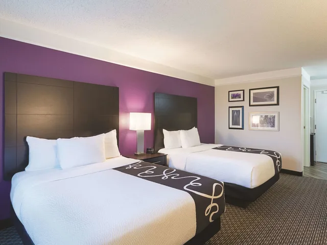 غرفة بسريرين مزدوجين، La Quinta Inn & Suites by Wyndham Austin Round Rock 3/9