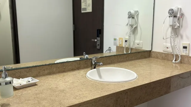 غرفة ثلاثية بسرير مزدوج وسرير فردي، Portobelo Plaza de las Americas 9/10