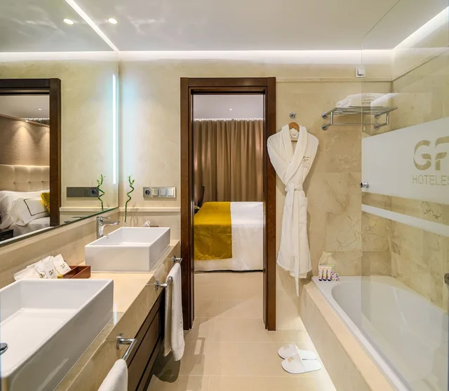 Senior, Suite, Single, King Bed، Gf Victoria 4/4
