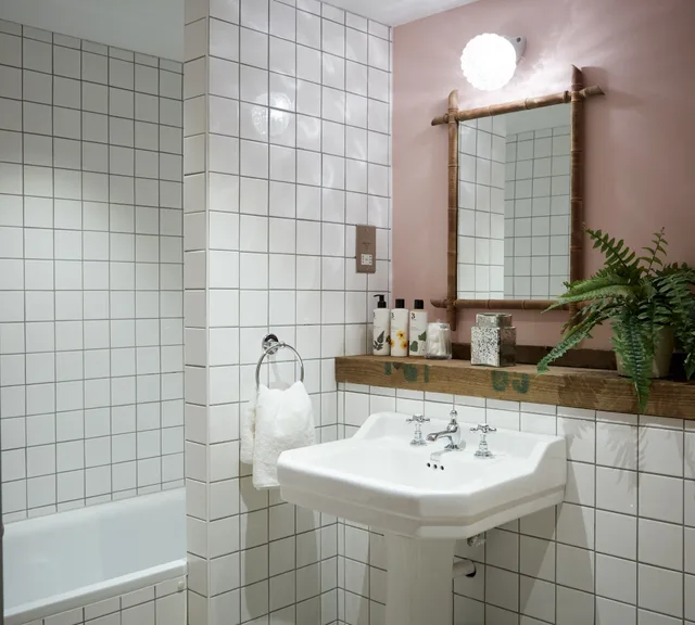 Room, Double or Twin Bed, Artist Residence 7/7