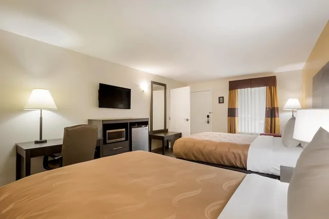 غرفة قياسية بسريرين مزدوجين، Quality Inn & Suites Greensboro near Lake Oconee 7/10