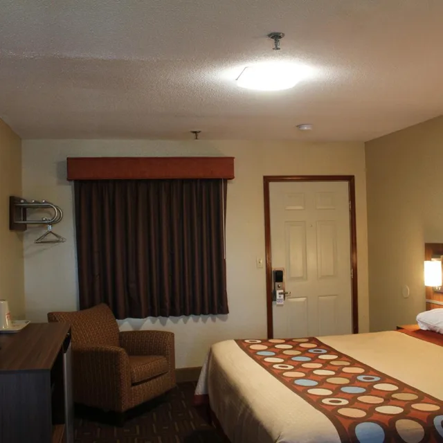 غرفة بسرير كينج، American Inn 8/10