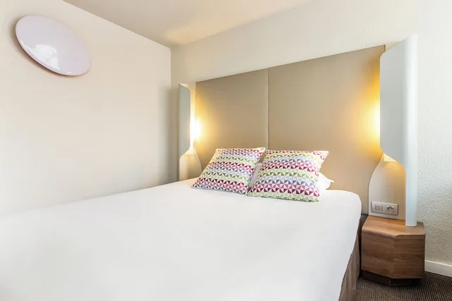 غرفة قياسية بسرير كوين مع أريكة، Campanile Paris Est Pantin 3/10