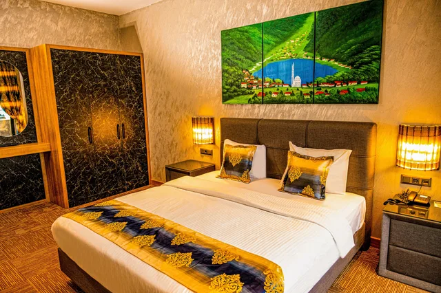 غرفة كومفورت بسرير كينج بإطلالة على البحر بشرفة، Aselia Hotel Trabzon 1/3