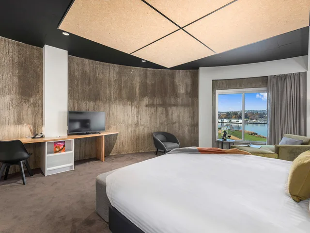 Standard, Twin Beds, Peppers Silo Launceston 10/10