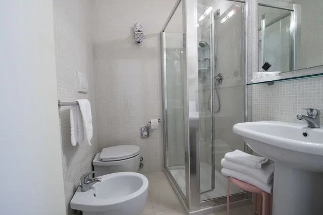 غرفة قياسية ثلاثية بسرير كوين وسرير فردي، PARK HOTEL MARACAIBO 3/3