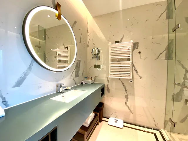 جناح بسرير كينج بإطلالة على البحيرة، Holiday Inn Resort Maoshan Hot-Spring 7/10
