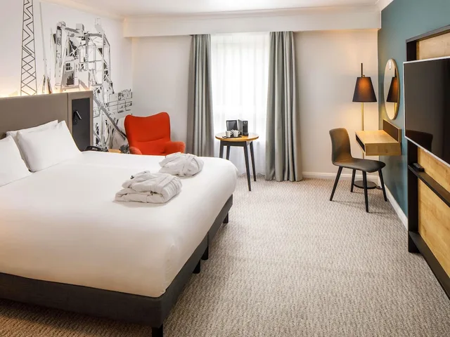 غرفة بريفيليج بسرير كينج، Mercure Cardiff North Hotel 1/6