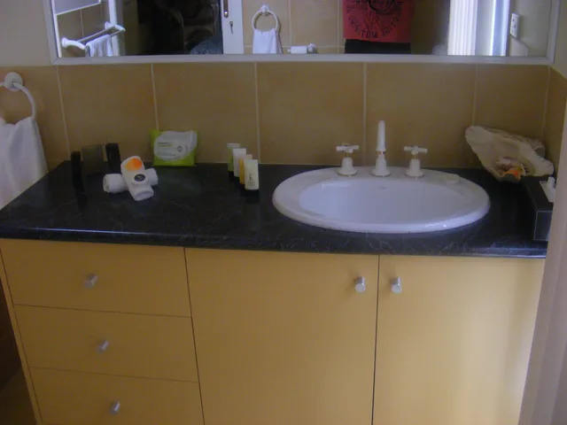 Lodge, Double Bed, Weeroona 3/6
