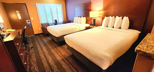 غرفة بسريرين كوين، Best Western Plus Stovall's Inn 5/9