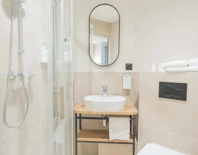 غرفة بثلاثة أسرّة، Brit Hotel Suisse Et Bordeaux 5/8