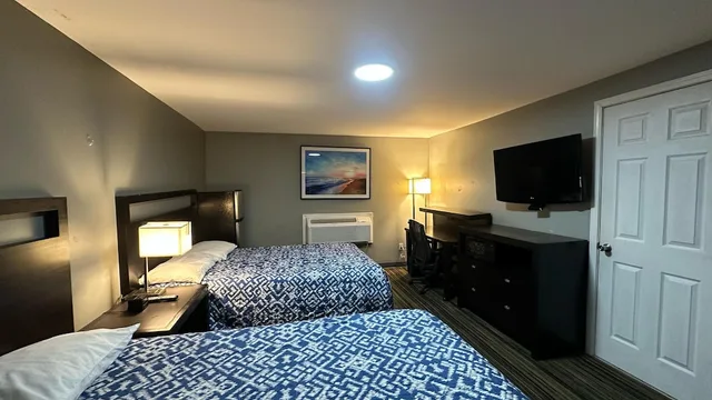 Room, 2 Double Beds, Catalina Airport Motel 9/10