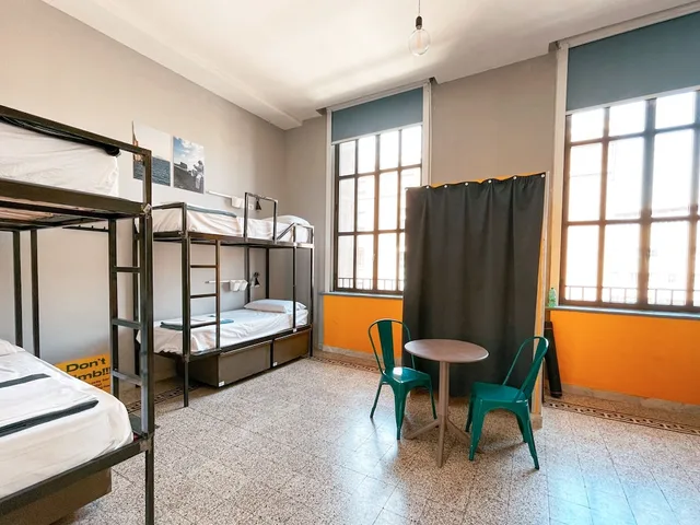 سكن مشترك مختلط بأسرّة بطابقين، Ostello Bello Napoli 1/5
