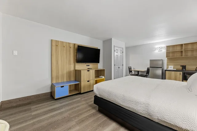 جناح بسرير كينج لذوي الإعاقة، Days Inn & Suites by Wyndham Texas City 1/3